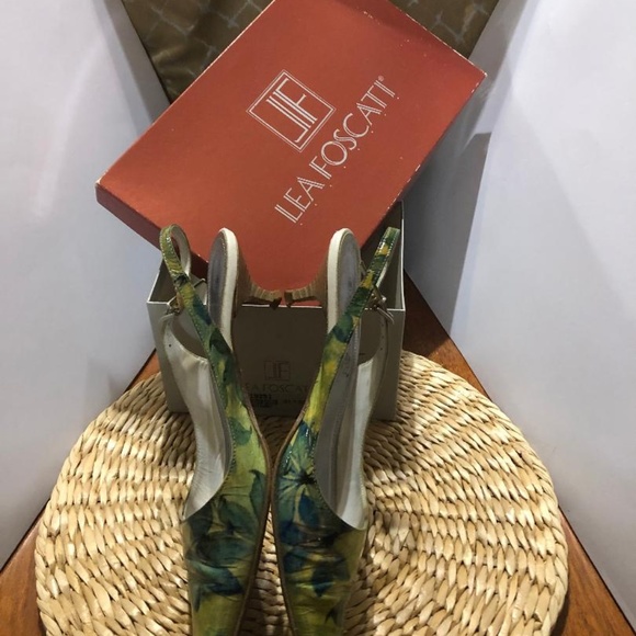 Lea Foscati Floral Slingbacks! - Picture 2 of 4